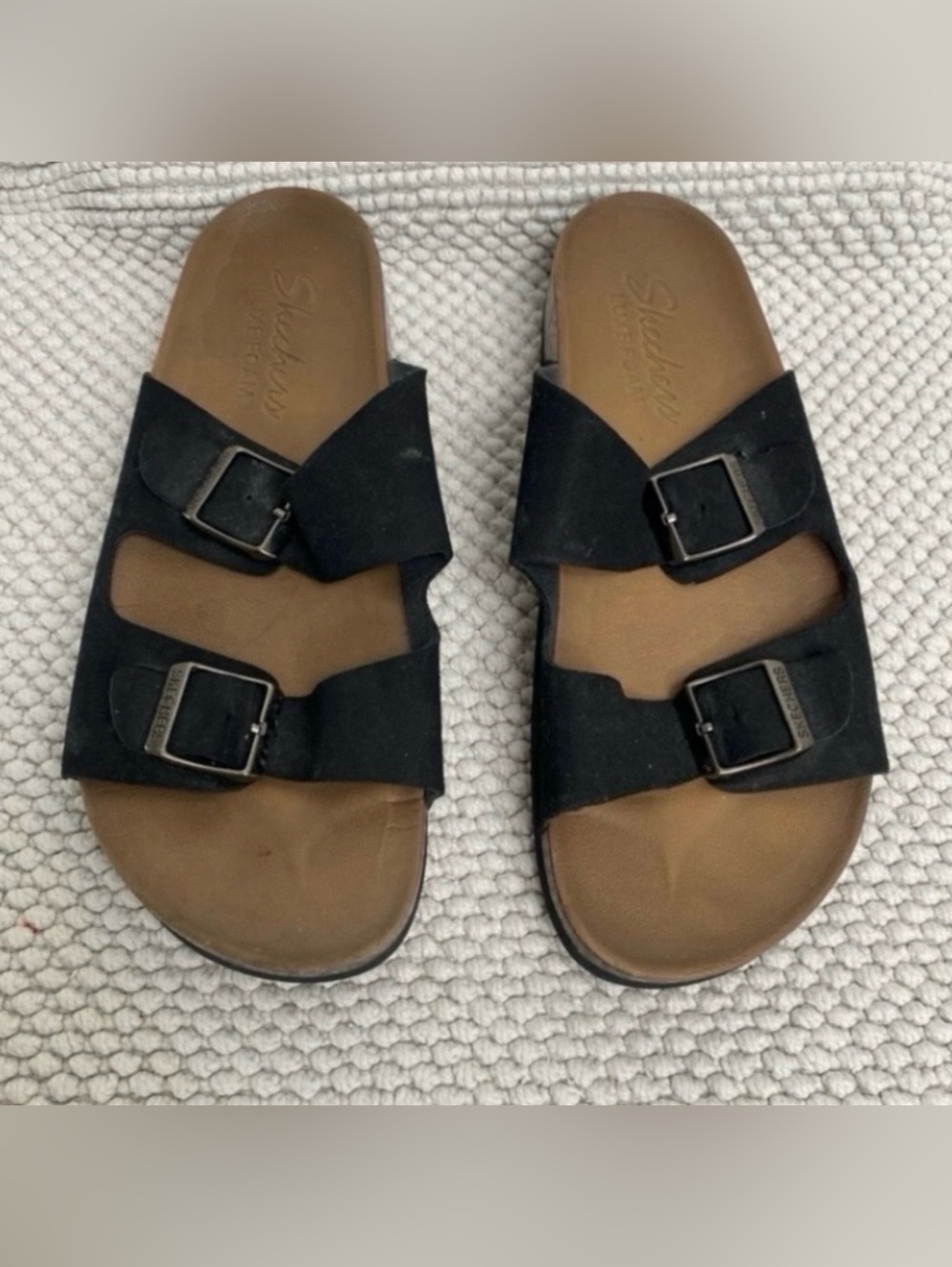 Sketchers Womens Black Faux Suede Buckle Luxe Foam Comfort Slip On Sandal Size 8